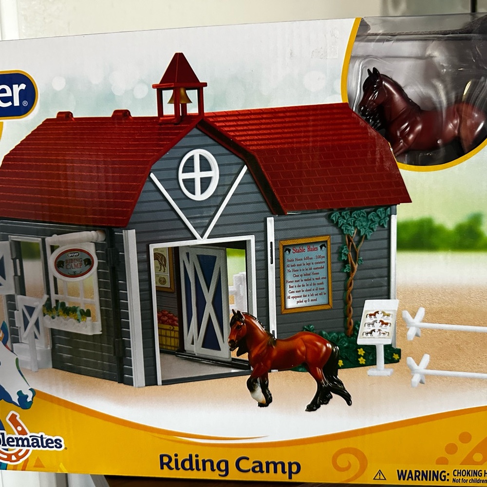 Breyer Riding Camp Playset - Red Roof and Gray Barn